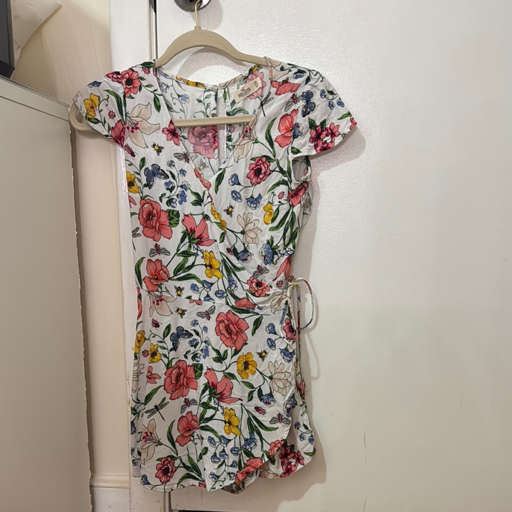 Hollister White Red Cap Sleeve Wrap Blouse